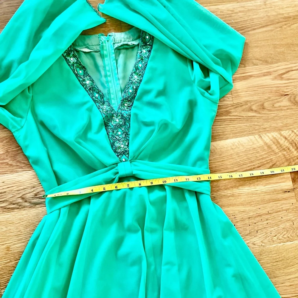 Elegant Green Long Sleeve Dress - Picture 9 of 12